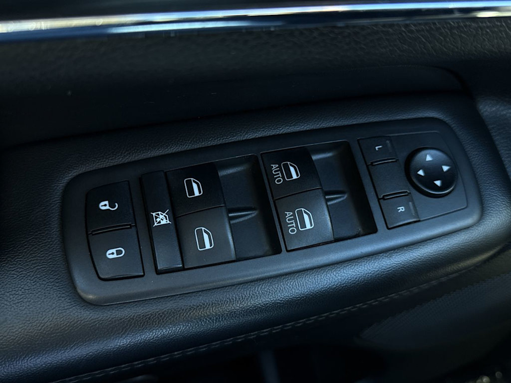 Thumbnail: 2019 Jeep Grand Cherokee - 24