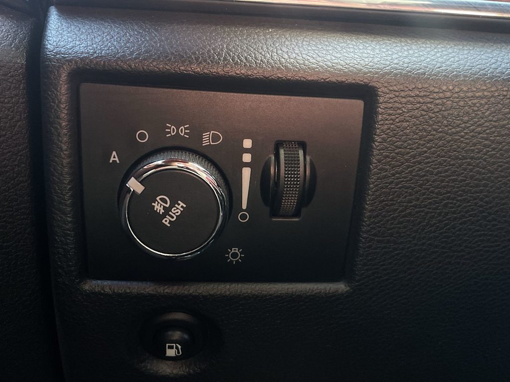 2012 Jeep Grand Cherokee Limited Edition 23