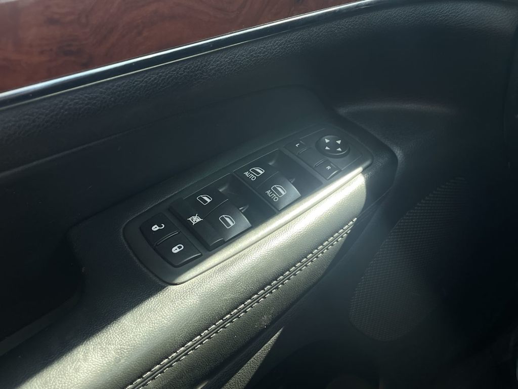 2012 Jeep Grand Cherokee Limited Edition 24