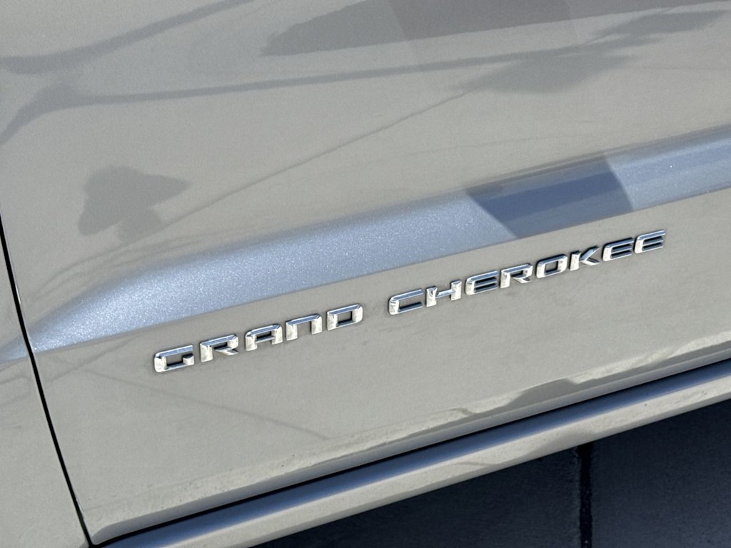 Thumbnail: 2016 Jeep Grand Cherokee - 7