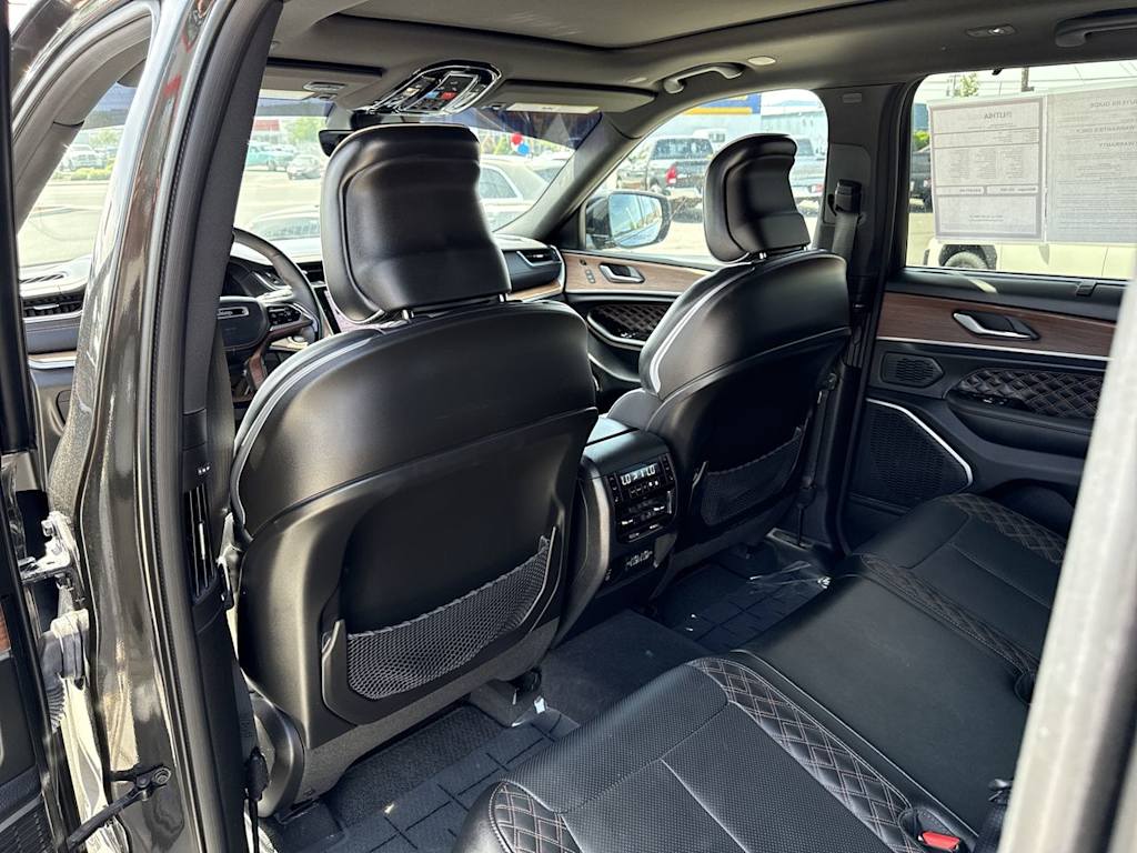 Thumbnail: 2023 Jeep Grand Cherokee - 21