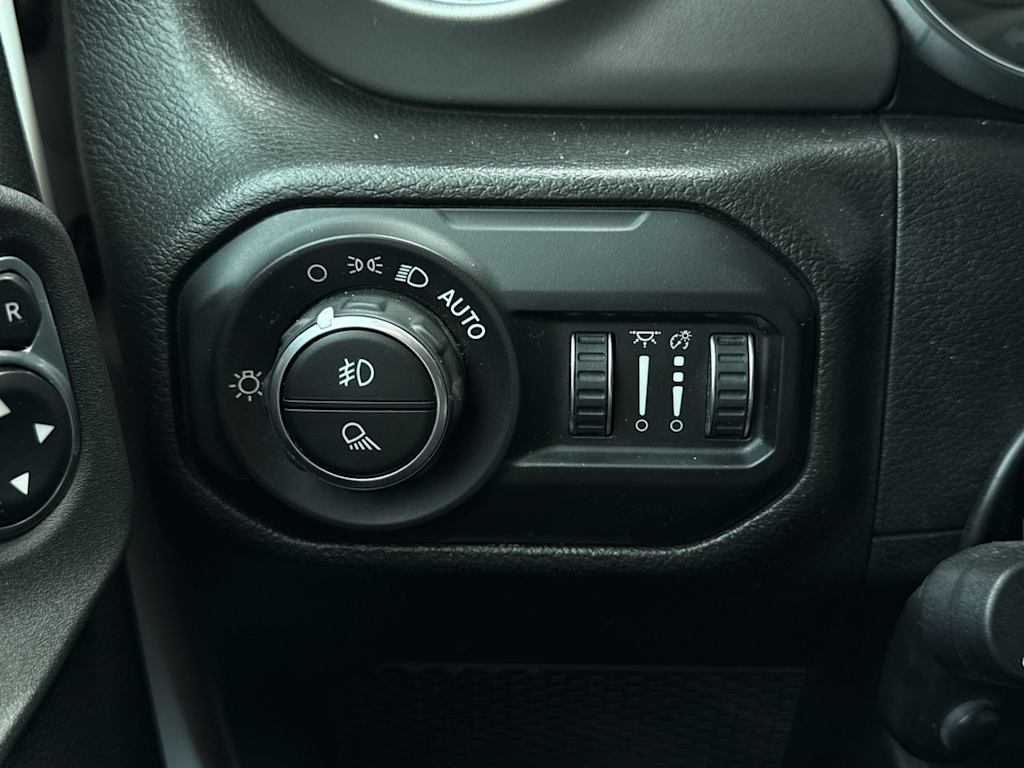 Thumbnail: 2021 Jeep Gladiator - 23