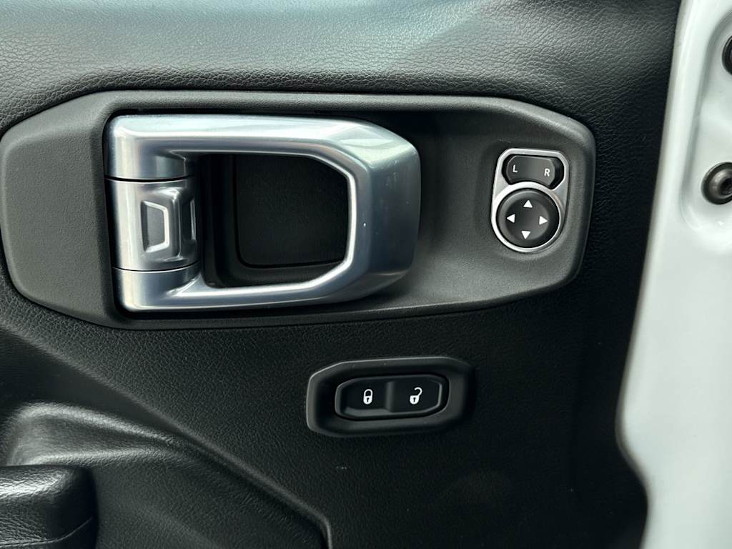 Thumbnail: 2021 Jeep Gladiator - 24