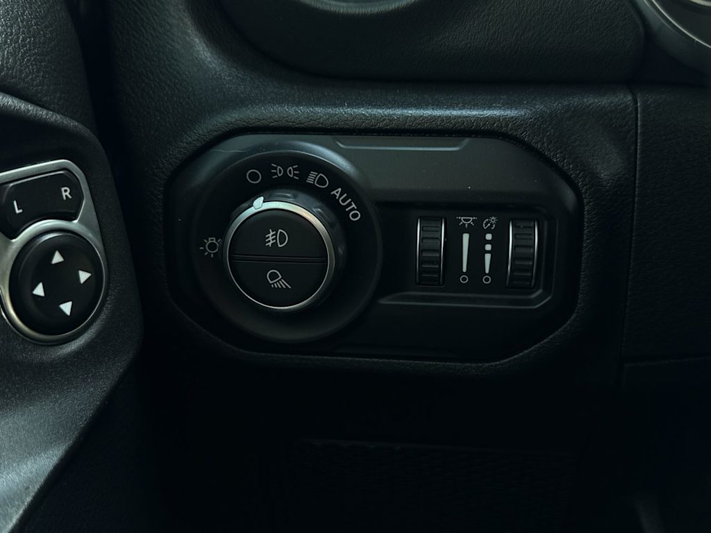 Thumbnail: 2020 Jeep Gladiator - 23