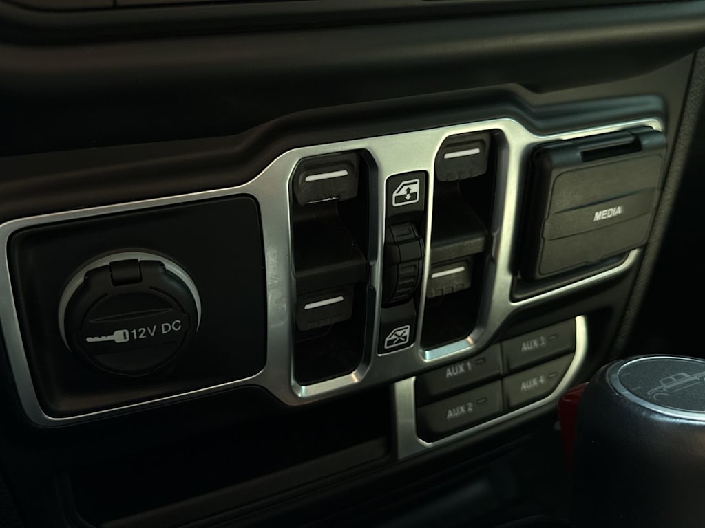 Thumbnail: 2020 Jeep Gladiator - 24