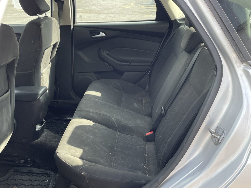 2017 Ford Focus SE 8