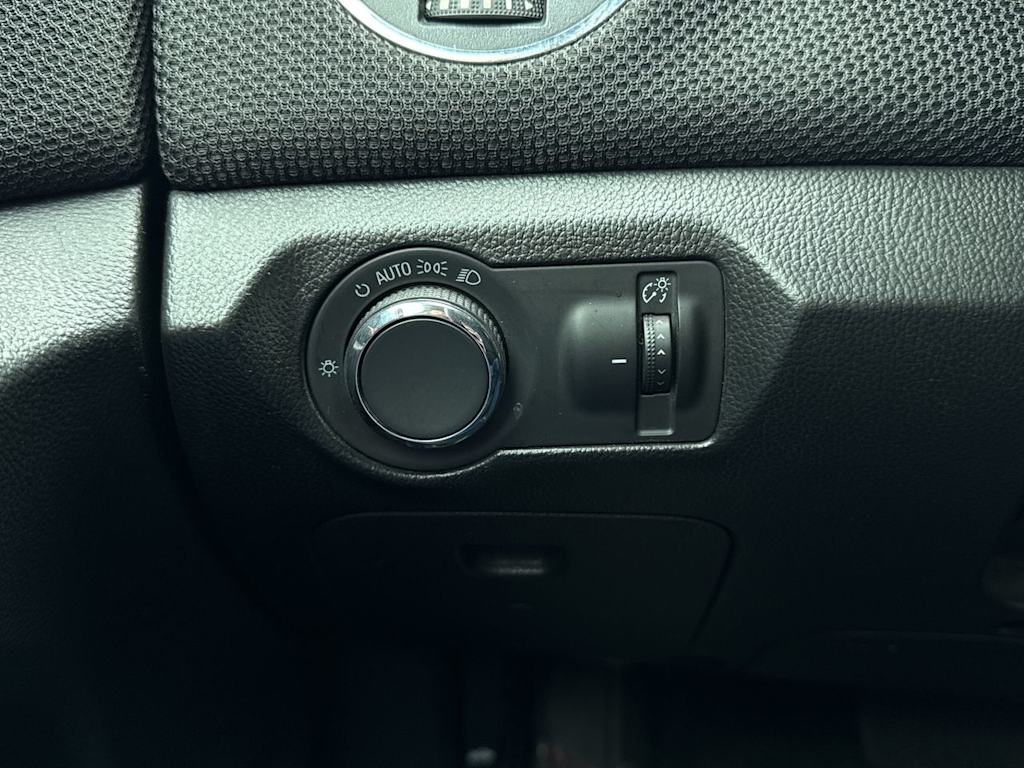 Thumbnail: 2016 Chevrolet Cruze - 22