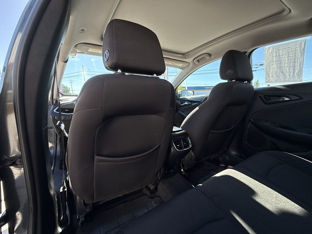 Thumbnail: 2018 Chevrolet Malibu - 21