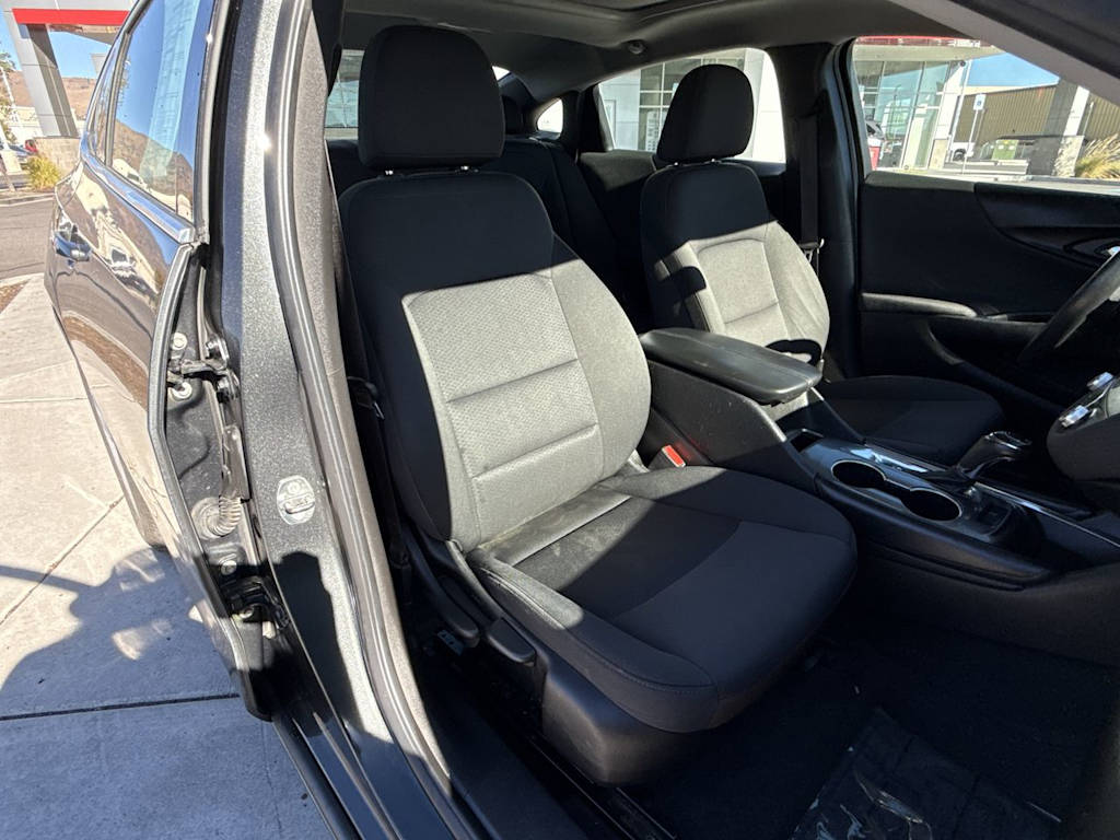 Thumbnail: 2018 Chevrolet Malibu - 11