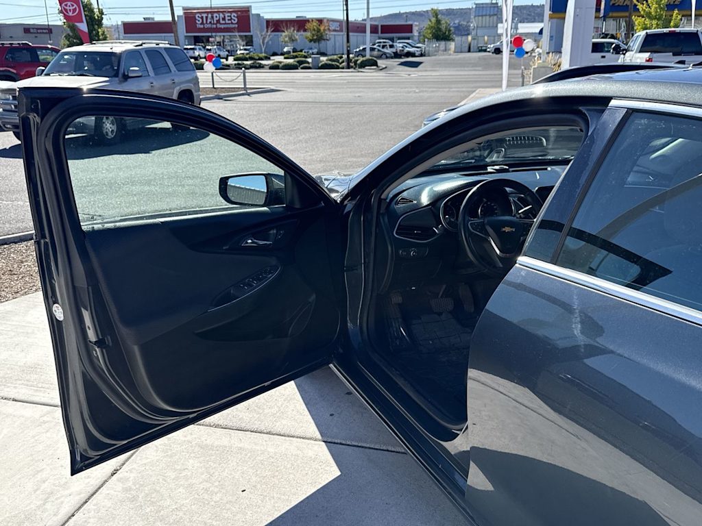 Thumbnail: 2018 Chevrolet Malibu - 20