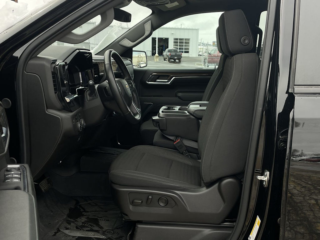 2024 Chevrolet Silverado 1500 LT 7