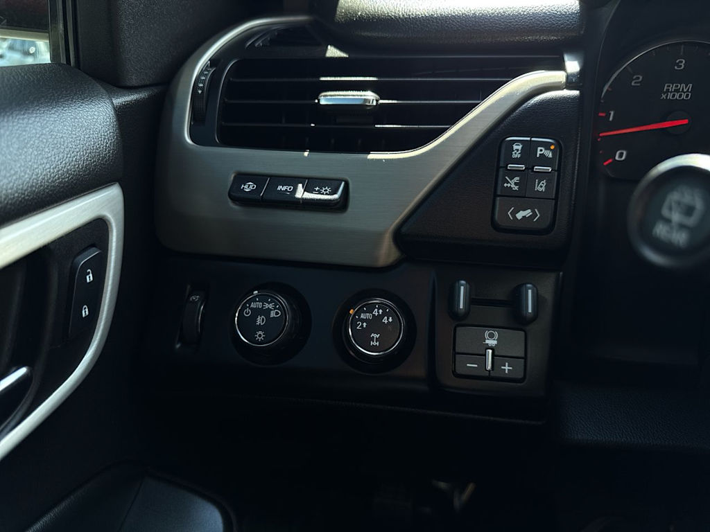 Thumbnail: 2015 GMC Yukon - 23