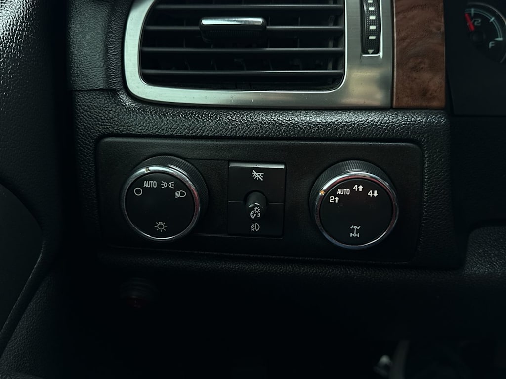 Thumbnail: 2007 Chevrolet Tahoe - 24