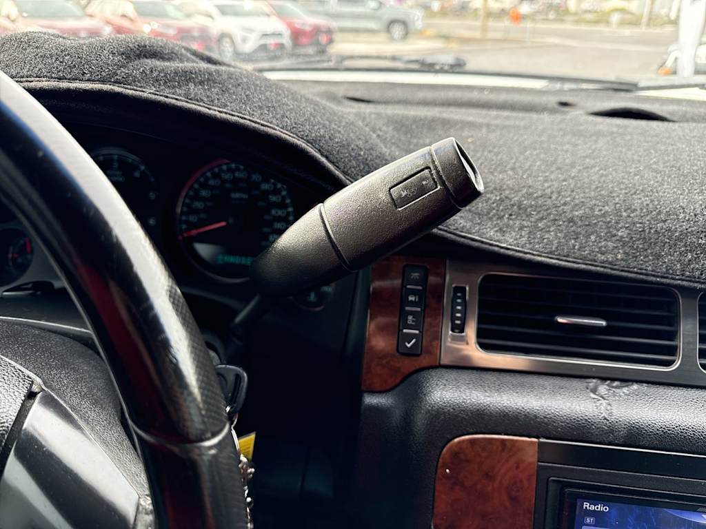 Thumbnail: 2007 Chevrolet Tahoe - 14