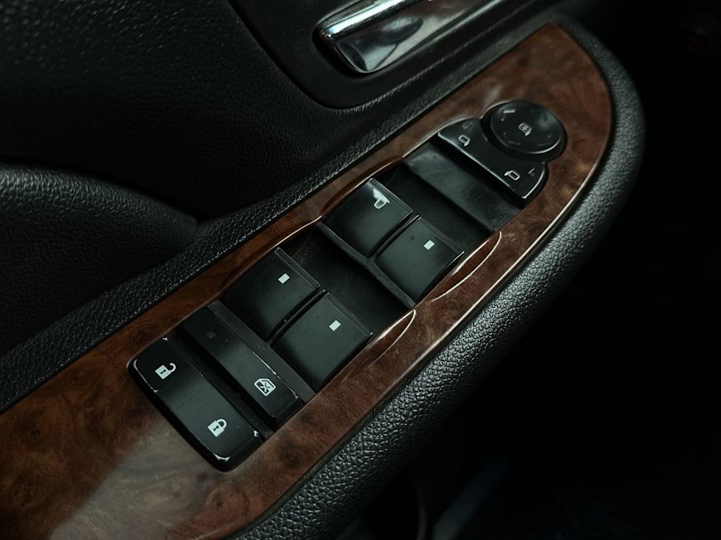 Thumbnail: 2007 Chevrolet Tahoe - 25