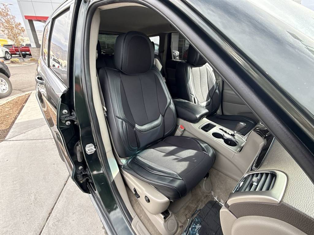 Thumbnail: 2011 Jeep Grand Cherokee - 11