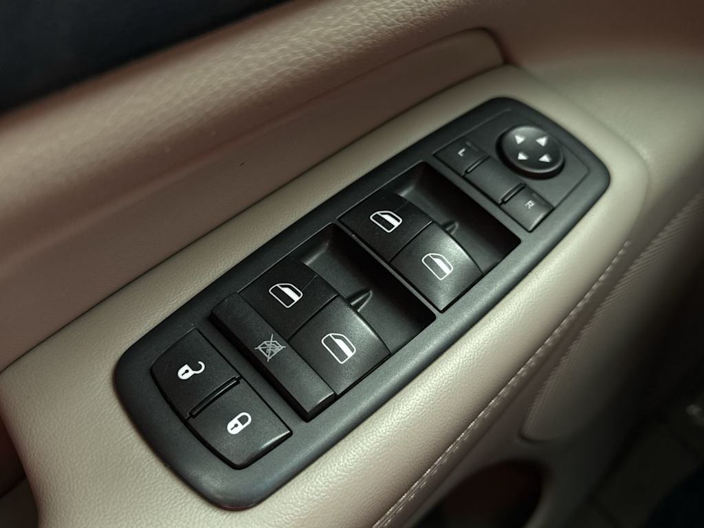 Thumbnail: 2011 Jeep Grand Cherokee - 24