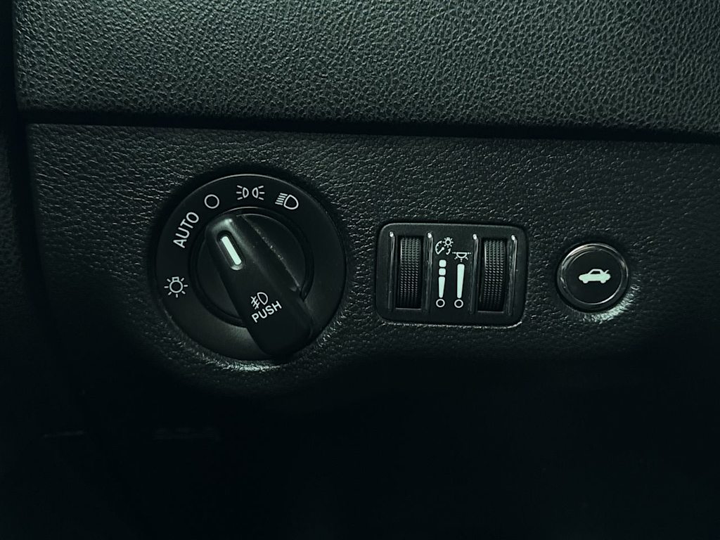 Thumbnail: 2017 Dodge Charger - 23