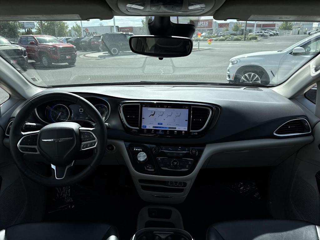 Thumbnail: 2024 Chrysler Pacifica - 10