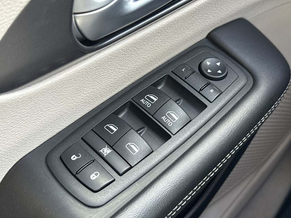 Thumbnail: 2024 Chrysler Pacifica - 24