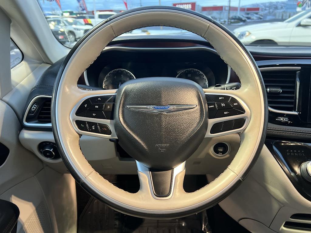 2020 Chrysler Pacifica Limited 14