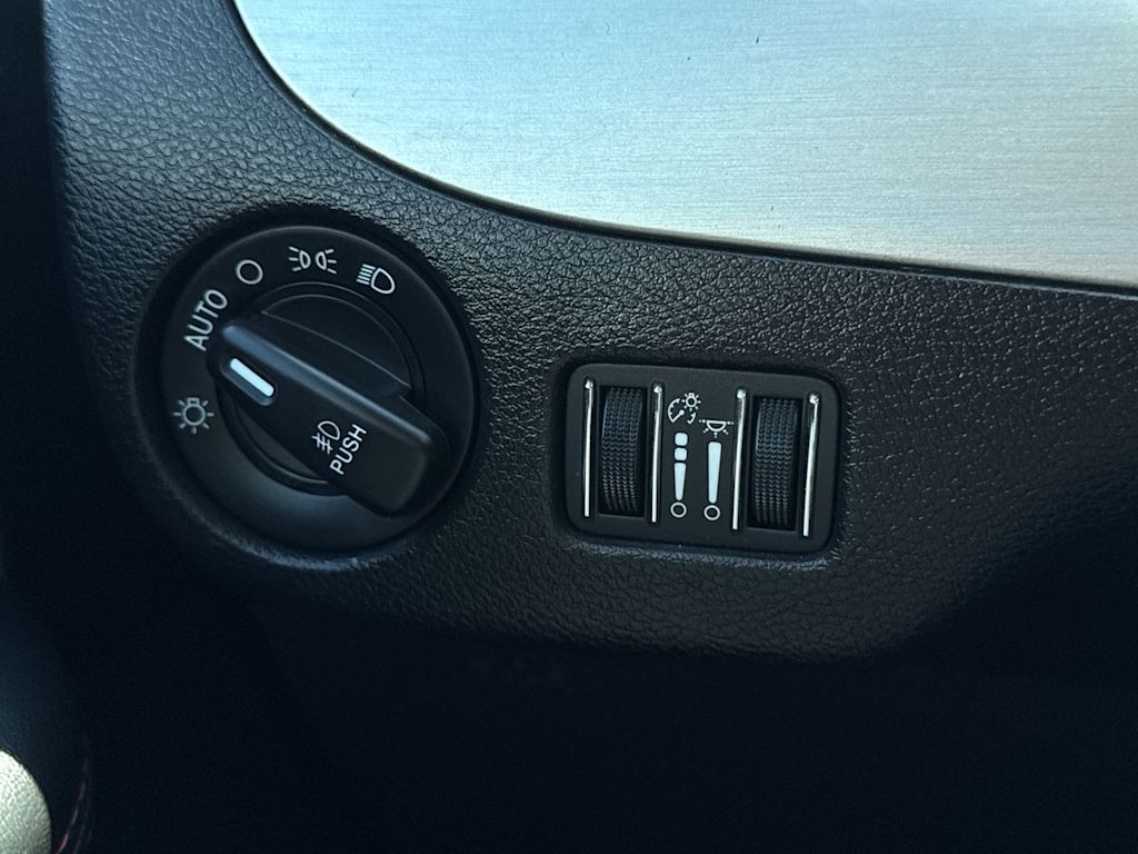 Thumbnail: 2018 Dodge Grand Caravan - 23