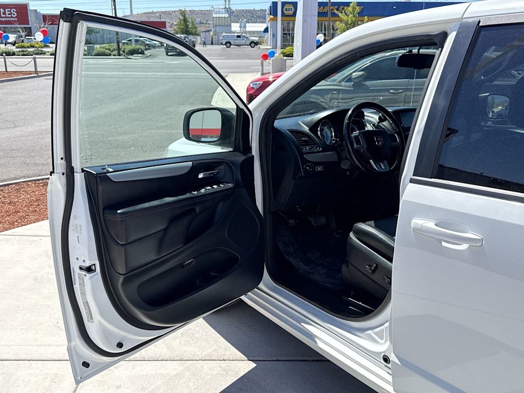 Thumbnail: 2018 Dodge Grand Caravan - 18