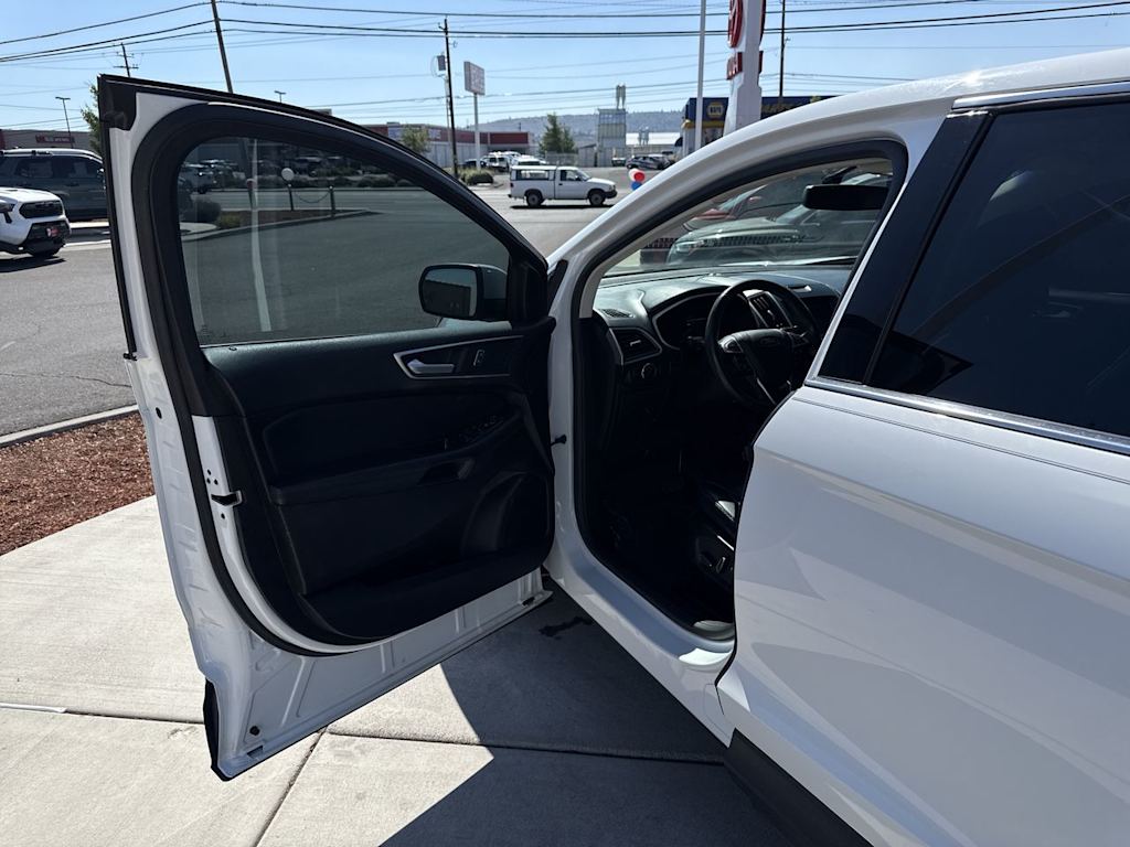 Thumbnail: 2016 Ford Edge - 20