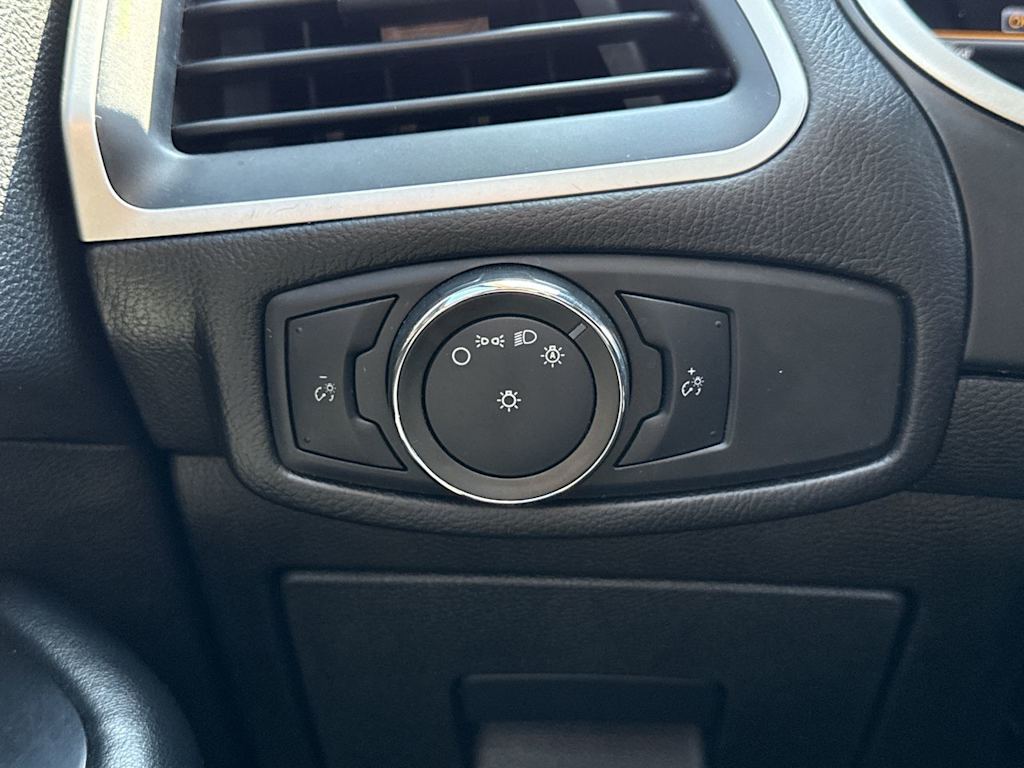 Thumbnail: 2016 Ford Edge - 23