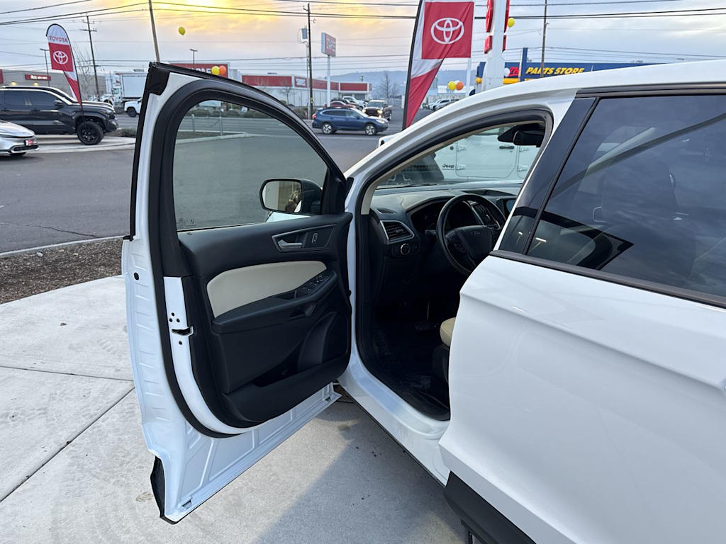 Thumbnail: 2022 Ford Edge - 20