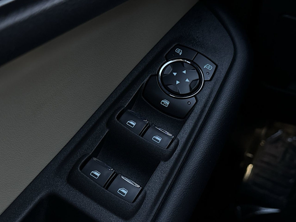 Thumbnail: 2022 Ford Edge - 24