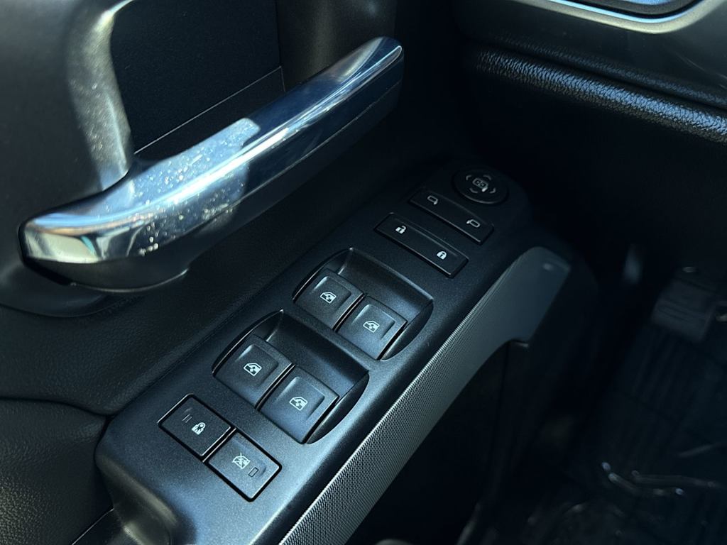 Thumbnail: 2019 Chevrolet Silverado 1500 - 23