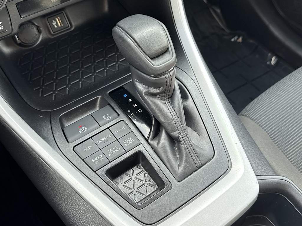 Thumbnail: 2025 Toyota RAV4 - 15