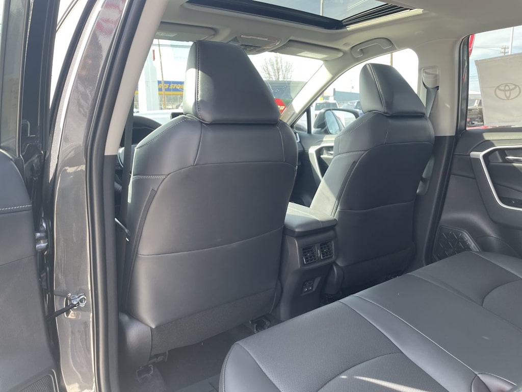 Thumbnail: 2023 Toyota RAV4 - 20