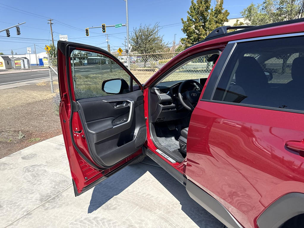 Thumbnail: 2025 Toyota RAV4 - 20