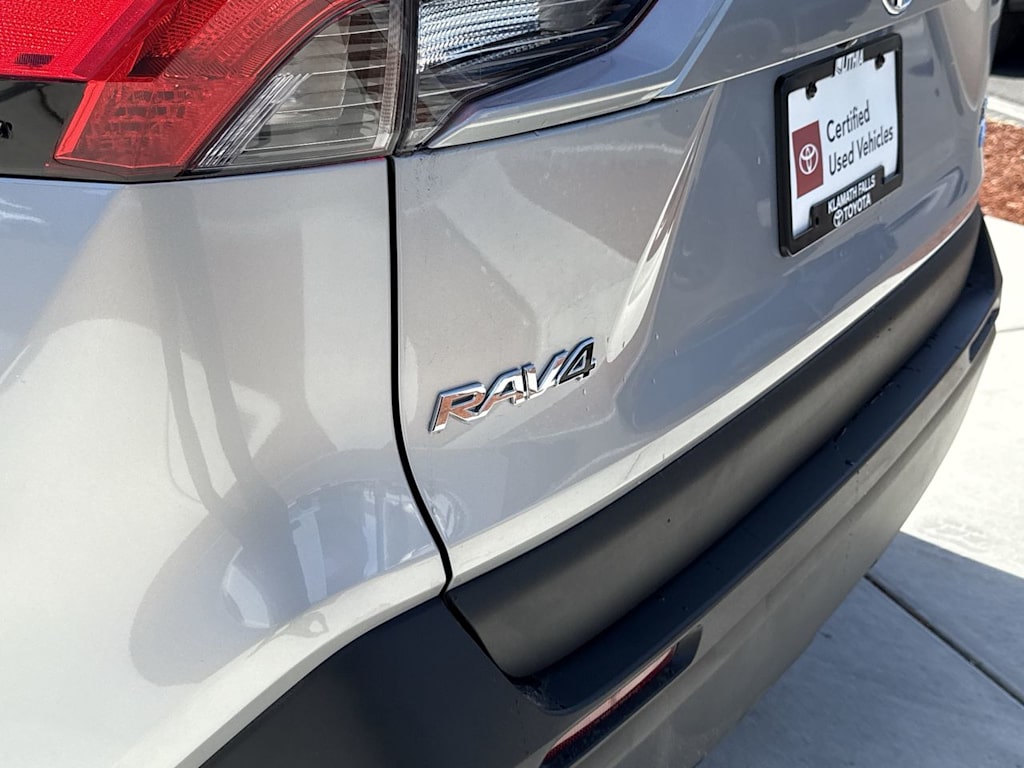 Thumbnail: 2022 Toyota RAV4 - 7