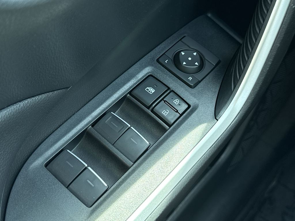 Thumbnail: 2022 Toyota RAV4 - 24