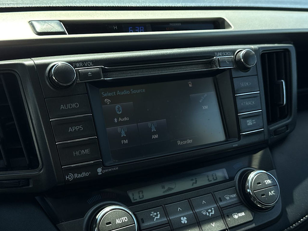 Thumbnail: 2015 Toyota RAV4 - 15