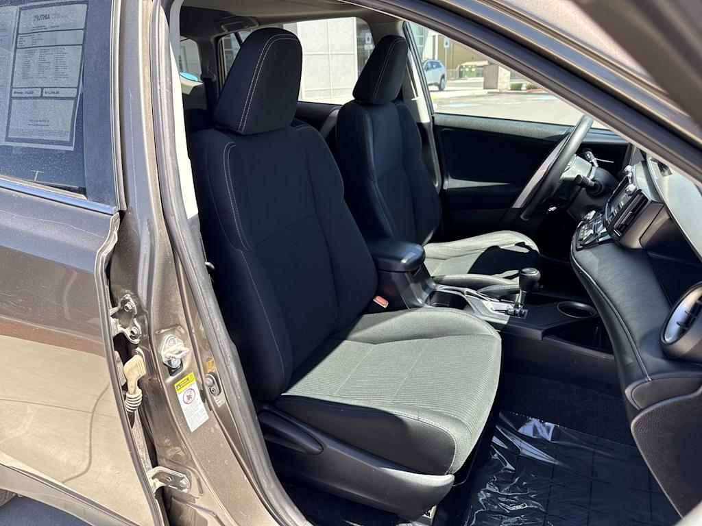 Thumbnail: 2015 Toyota RAV4 - 12
