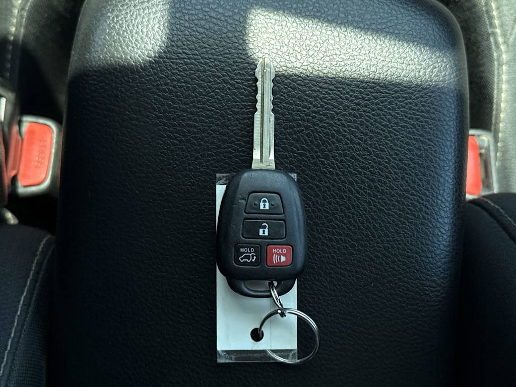 Thumbnail: 2015 Toyota RAV4 - 19