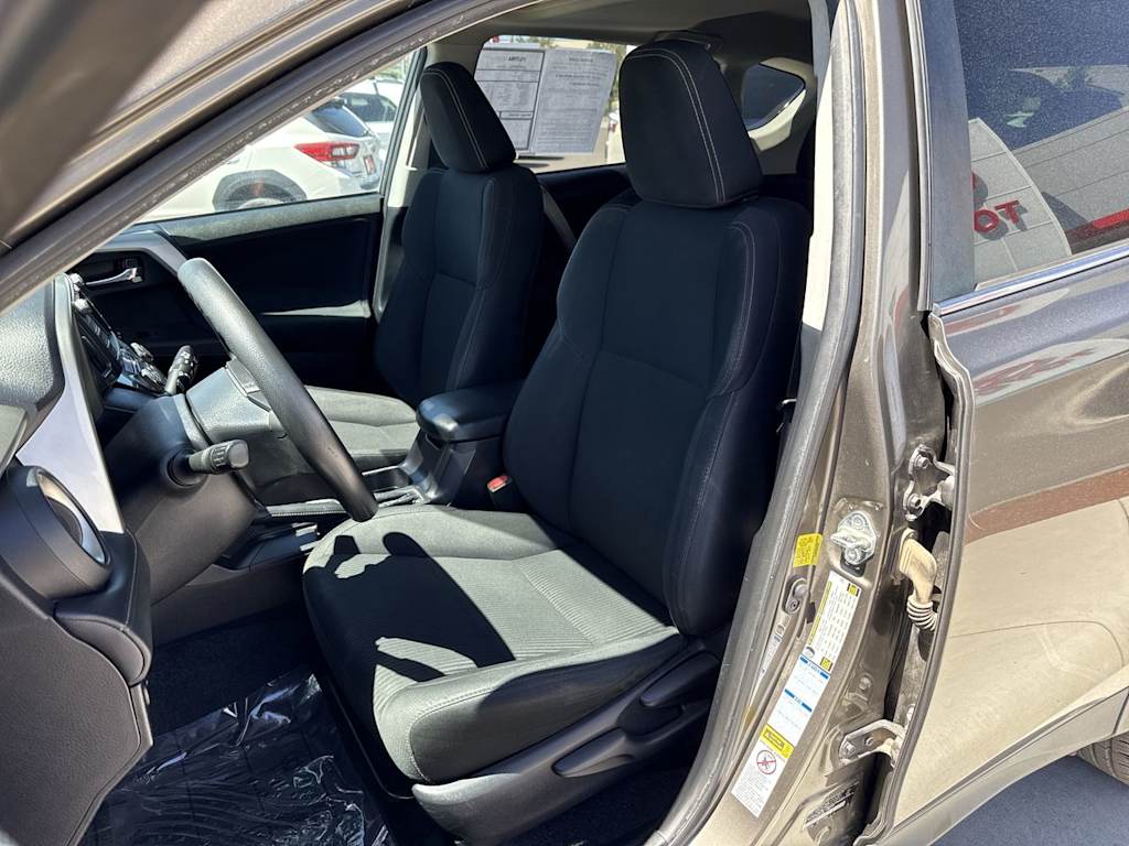 Thumbnail: 2015 Toyota RAV4 - 11