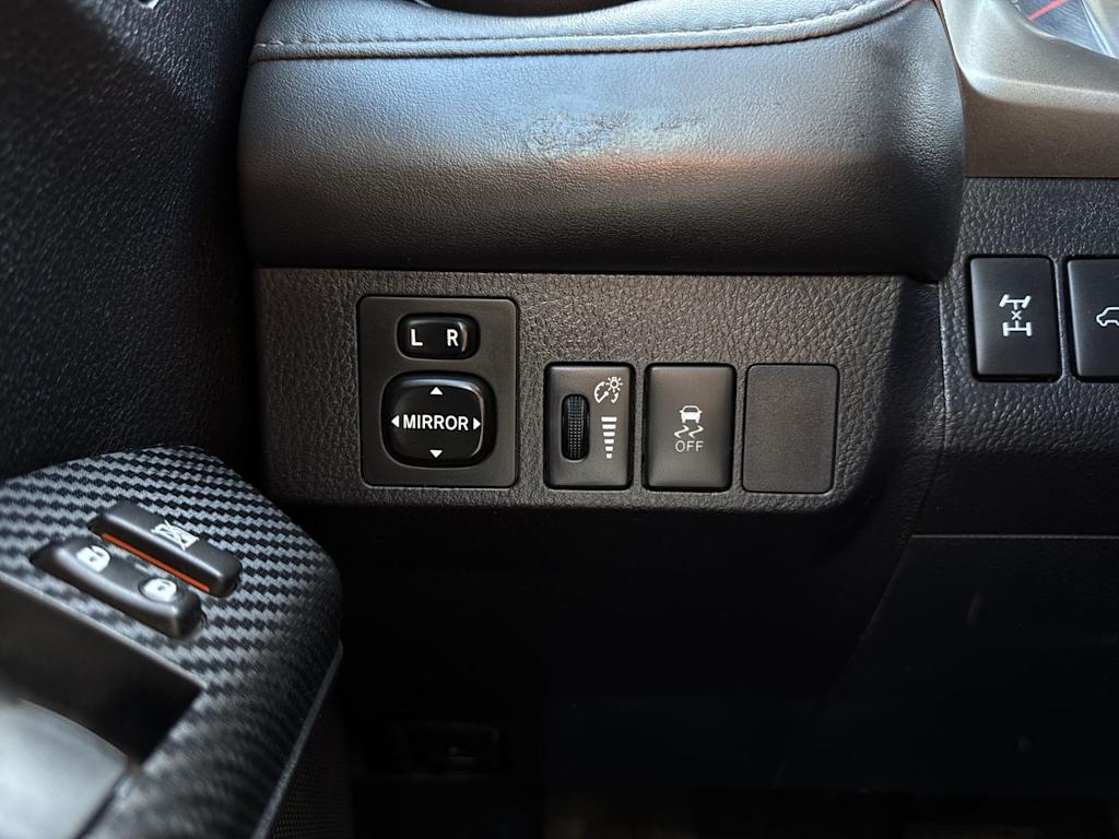 Thumbnail: 2015 Toyota RAV4 - 23