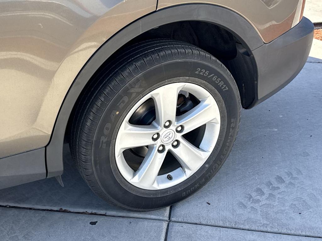 Thumbnail: 2013 Toyota RAV4 - 8