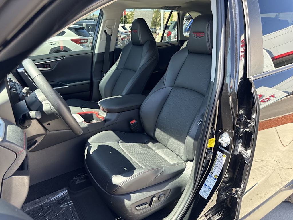 Thumbnail: 2022 Toyota RAV4 - 11