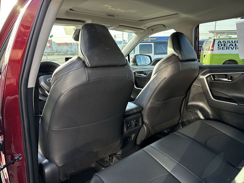 Thumbnail: 2023 Toyota RAV4 - 21