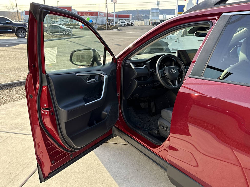 Thumbnail: 2023 Toyota RAV4 - 20