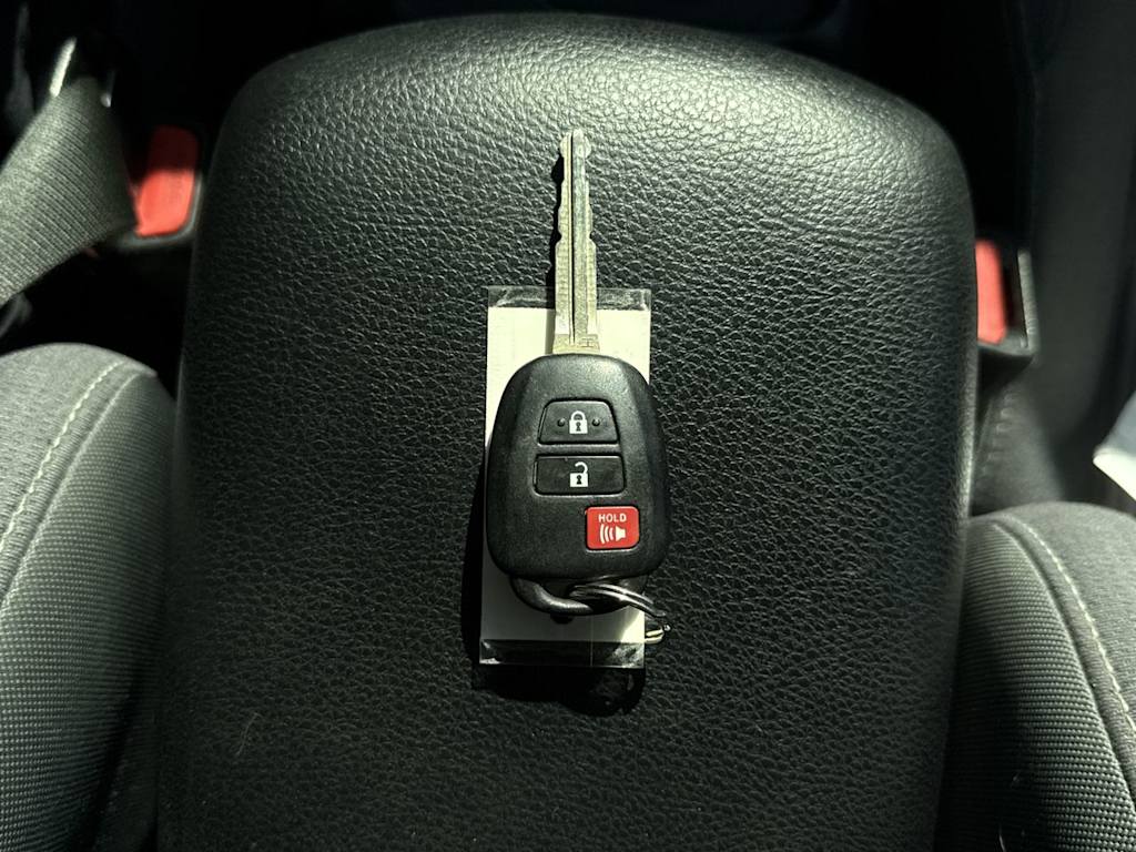 Thumbnail: 2013 Toyota RAV4 - 18