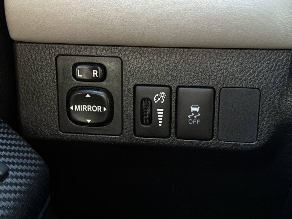 Thumbnail: 2013 Toyota RAV4 - 23