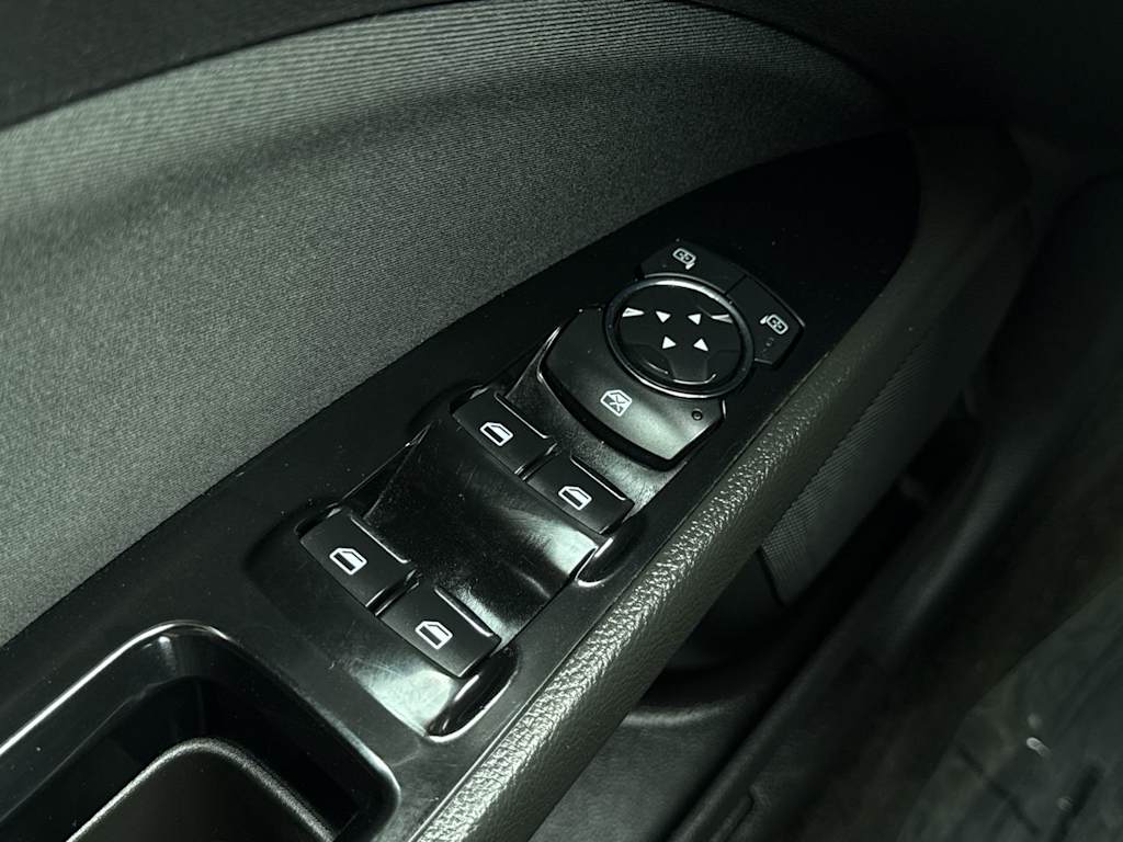 Thumbnail: 2016 Ford Fusion - 24