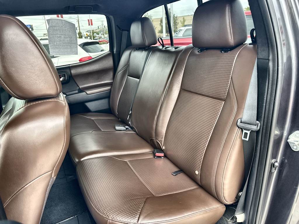 Thumbnail: 2016 Toyota Tacoma - 12